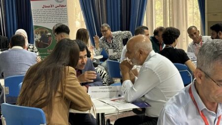 الدعوة إلى تشكيل تكتلات مهنية مختصة في التصدير لتعزيز التنافسية في الأسواق الدولية