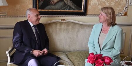 عطاف يستقبل رئيسة مجموعة الصداقة النمساوية-الصحراوية كارين شيلا