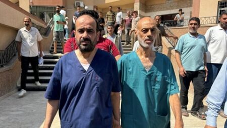 تخبط “إسرائيلي” واتهامات متبادلة بعد الإفراج عن مدير مجمع الشفاء الطبي بغزة