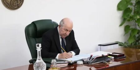رئيس الجمهورية يوقّع مرسومين رئاسيين بمناسبة عيد الاستقلال