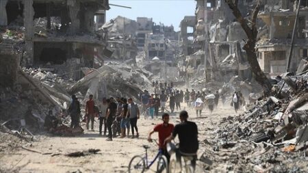 بعد دقائق من أوامر إخلاء أحياء خان يونس الشرقية: شهداء وجرحى بغارات شنّها الاحتلال