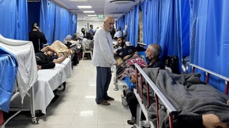 الموت يهدد 26 ألف مصاب ومريض في غزة بسبب إغلاق المعابر.. دعوات للتدخل