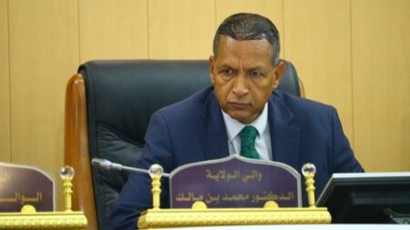 باتنة.. الوالي يعد بالتكفل بإنشغالات سكان تيغانيمين