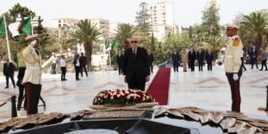 الرئيس تبون يترحم على أرواح شهداء الثورة التحريرية بمقام الشهيد