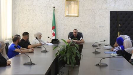 سكان بئر توتة يطالبون بالسكن ، الشبكات الحيوية ومناصب شغل