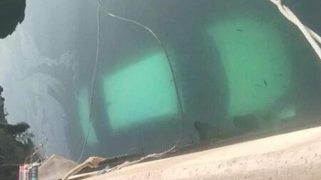 سكيكدة: وفاة شخص و إصابة آخر في حادث سقوط وغرق سيارة بميناء سطورة
