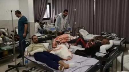 أطباء بلا حدود: مستشفيات غزة تفتقر لأبسط الأساسيات وسيموت المزيد لاستمرار الحرب