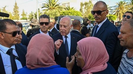 الرئيس التونسي: ‘نحن أفارقة ونعتز بذلك.. ولن نقبل بأن يكون التونسيون ضحايا لهؤلاء’