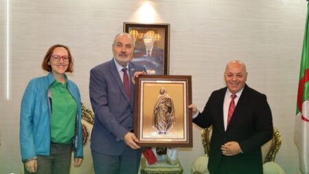 العلاقات الجزائرية التشيكية: تنشيط التعاون وتعزيز الصداقة بين البلدين
