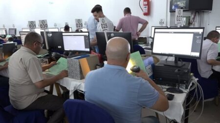 السلطة الوطنية المستقلة للانتخابات تنهي عملية دراسة ملفات التصريح بالترشح للرئاسيات هذا الخميس 