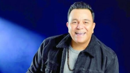 محمد فؤاد غاضبا: السوشيال ميديا أصبحت مصدرًا رئيسيًا لانتشار الشائعات