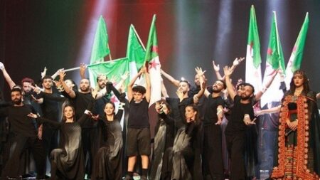 مسرحية “132 سنة.. حتى لا ننسى” على قناة “الذاكرة”… عرض ثالث لضيوف عرب وأجانب