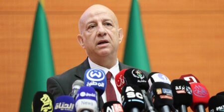 مع الدفاع عن اختيار الحزب للمرشح تبون.. بن مبارك يدعو مناضلي الأفالان العمل على إنجاح الرئاسيات