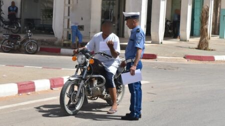 شرطة غرداية تواصل نشاطاتها التحسيسية حول  السلامة المرورية لفائدة التلاميذ 