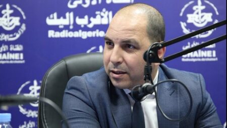زعميش.. رفع نسبة المساهمة في تحلية مياه البحر إلى 42 بالمائة