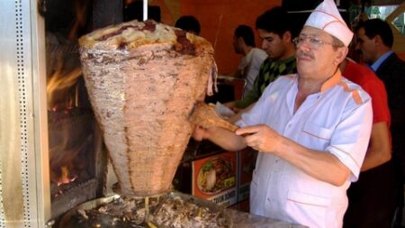 وجبات “الفاست فود”… الاختيار الأول في غذاء الجزائريين