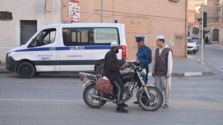 شرطة غرداية تطلق حملة تحسيسية لمستعملي الطريق العام