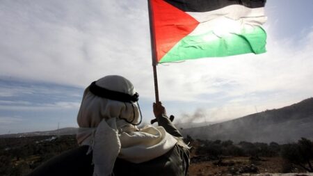 الدفاعُ عن الثوابت الفلسطينيّة