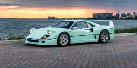 تكريما لسيارة فيراري الأسطورية 250 GTO.. فيراري F40 الوحيدة باللون الأخضر الفاتح