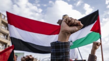 الحوثيون يباركون لحزب الله الهجوم “الكبير والشجاع”