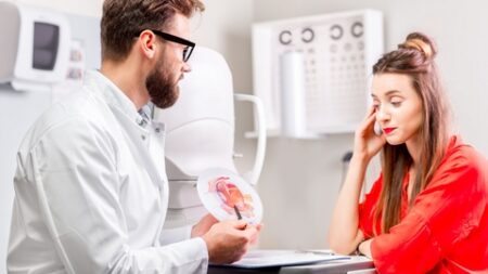 رغم الإجماع على فوائدها الصحية.. متى تهدد الرياضة صحة العين؟