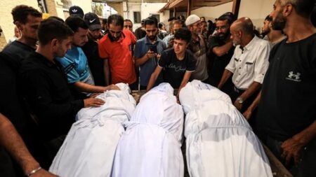 مجازر جديدة في غزة.. وقبر جماعي لـ80 شهيدا