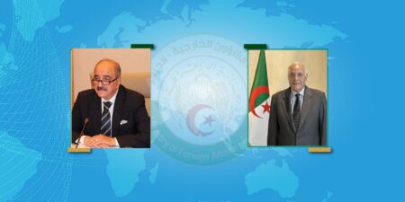 عطاف يجري اتصالا هاتفيا مع نظيره التونسي