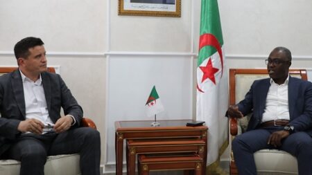 حيداوي يناقش سبل العمل المشترك مع جمعية “Awassir” الناشطة بفرنسا
