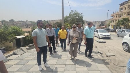 تهيئة الأرصفة المحاذية للمحلات بالقبة