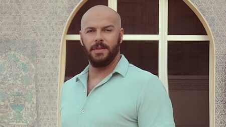 بعد تألقه في الإنشاد والأغاني الملتزمة.. حسان دحمان يغني في الأعراس بـ”لالة لعروسة”