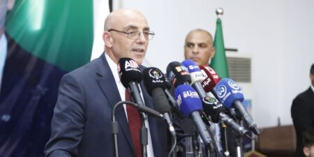 حساني شريف يؤكد في تجمع شعبي بتيزي وزو.. برنامج “فرصة” يسعى لتعزيز وحدة الشعب والحفاظ على الاستقرار