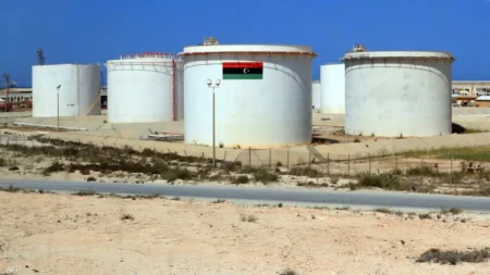 الحكومة الليبية المكلفة من البرلمان توقف إنتاج وتصدير النفط من جميع الحقول والموانئ
