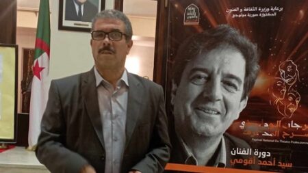 الكاتب المسرحي أحمد دهنيز لـ “الموعد اليومي”: الكتابة المسرحية همّ يحمله الكاتب.. أرفض الظهور كثيرا لأن كتاباتي المسرحية تنوب عني