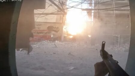 وسط اشتباكات عنيفة مع المقاومة الفلسطينية.. عمليات القسام في رفح والاحتلال يواجه “حدثا صعبا” بخان يونس