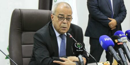 السلطات تعمل على مرافقة مركب سيدار الحجار لتمكينه من استعادة مكانته
