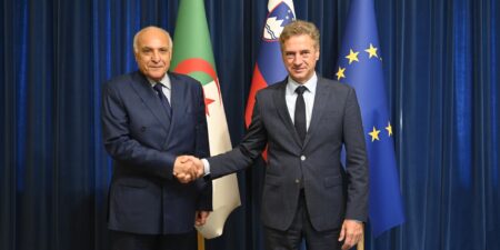 وزير الشؤون الخارجية يُستقبل من طرف رئيس الوزراء السلوفيني