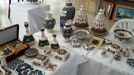 الصناعة الفخارية.. إرث تاريخي يتربع على عرش الديكور
