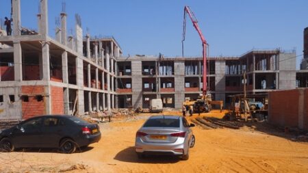 الوالي المنتدب لبئر توتة مستاء لوتيرة تقدم برامج التنمية