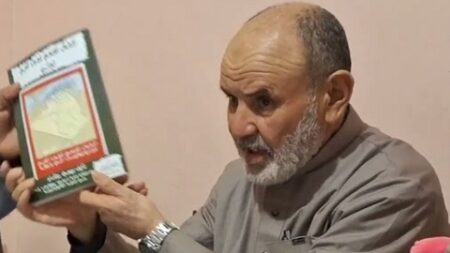 الكاتب عيسى روشام يصرح لـ”الموعد اليومي” هذا ما دفعني للتخصص في الكتابات التاريخية.. غياب النقد والنقاد الجادين جعل المجال الأدبي يسوده نوع من الفوضى