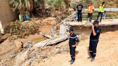 بسبب التقلبات الجوية الأخيرة.. تسجيل وفاة 3 أشخاص وإنقاذ 12 آخرين بعدد من الولايات