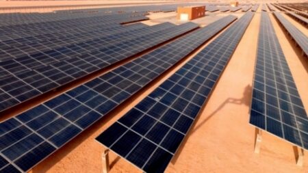 بشار.. الشروع في إنجاز محطة كهروضوئية بقدرة 20 ميغاوات ببني ونيف