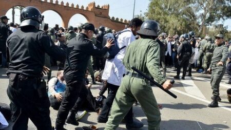 المقاربة الأمنية لقمع الاحتجاجات في المملكة: غضب عارم في المغرب  