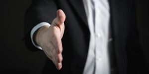 لا تؤمنوا حتى تحابوا