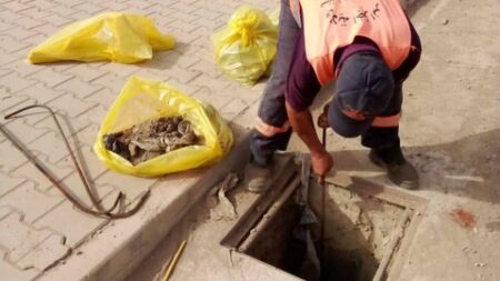 مواصلة عمليات تنظيف البالوعات وتنقية الأودية ببوزريعة 