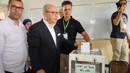 ياحي يدعو الجزائريين التصويت بقوة من اجل تمتين اللحمة الوطنية