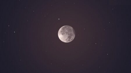 خســوفٌ جزئي للقمـــر هــذه الليــلة