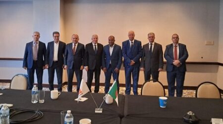 المدير العام لسوناطراك يتحادث مع وزير النفط الليبي