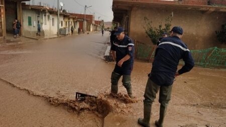 مخلفات التقلبات الجوية تتواصل.. وفاة شخصا جرفته مياه الأمطار بتلمسان وإجلاء معلم و14 تلميذ بالسعيدة