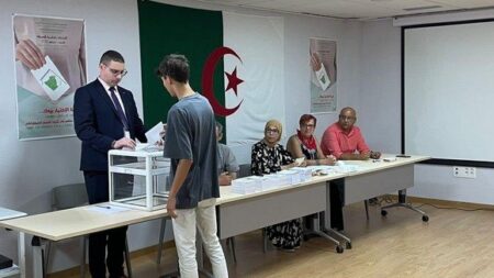 إقبال كثيف على مكاتب الاقتراع بمرسيليا وأفينيون