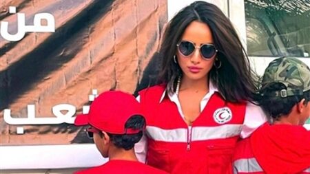 حفاظا على خصوصية حياتهم الشخصية.. نجوم يبعدون أبناءهم عن الأضواء